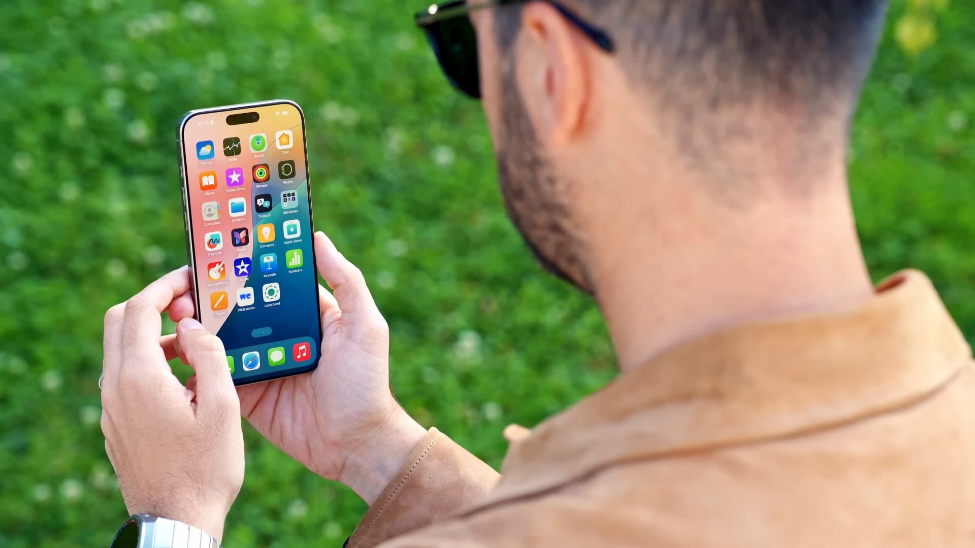 Apple iPhone 16 Pro Max Software